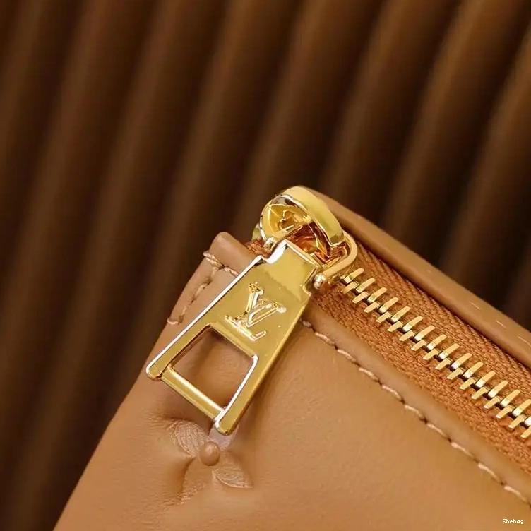 2304HT0012 Bag LV 0713